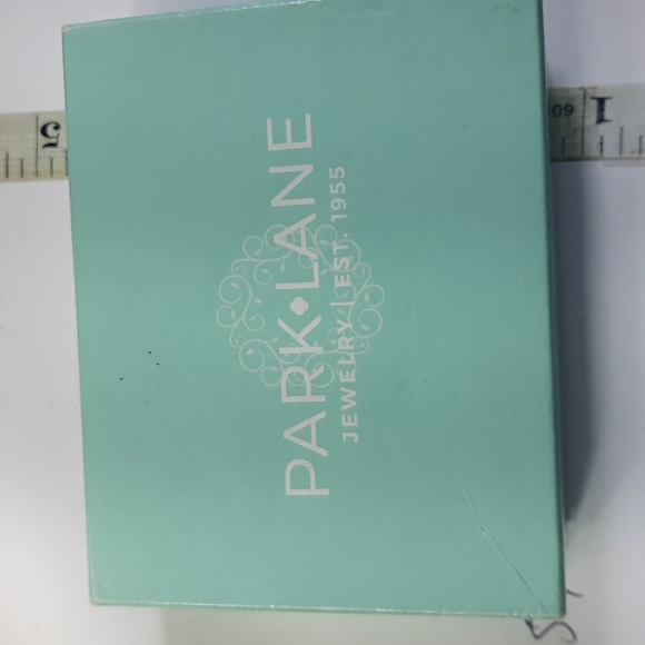 Park Lane Style Yourself For Success XOXO Earrings - Picture 2 of 4